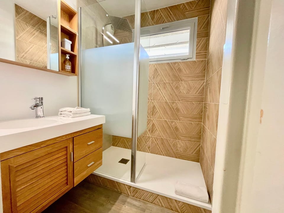 Shower, Bathroom