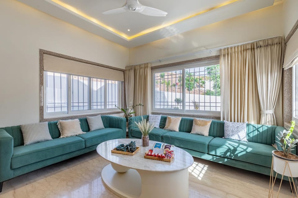 Living room, Seating area, fireplace