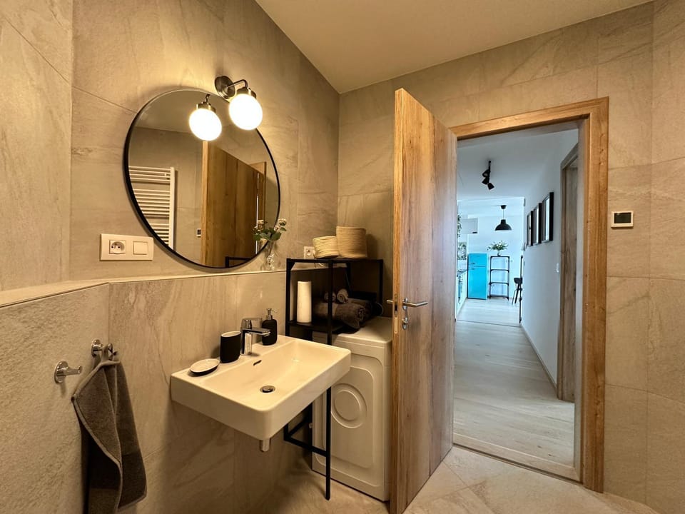 Bathroom, towels