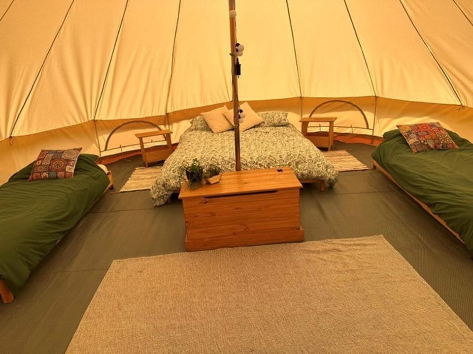 Walltree House Glamping - Bell Tent House in Cherwell District