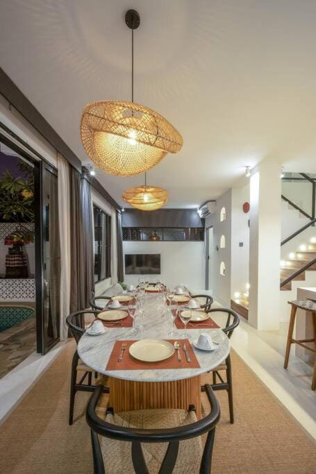 Living room, Seating area, Dining area