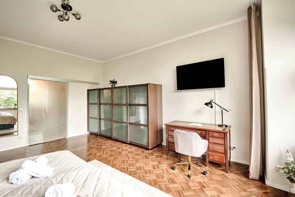 Bed, TV and multimedia, Photo of the whole room, Evening entertainment, Bedroom, towels, wardrobe