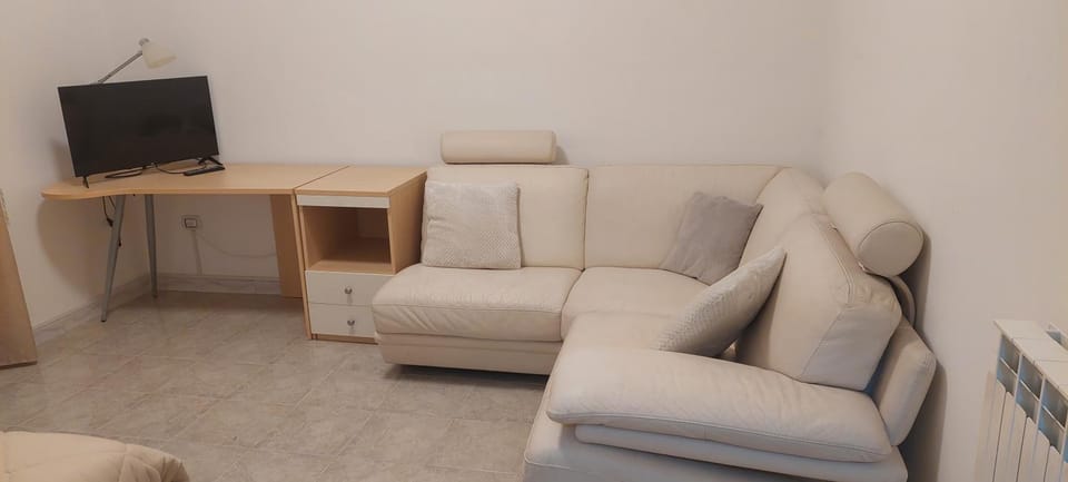 Communal lounge/ TV room, TV and multimedia, Living room, Seating area, Evening entertainment