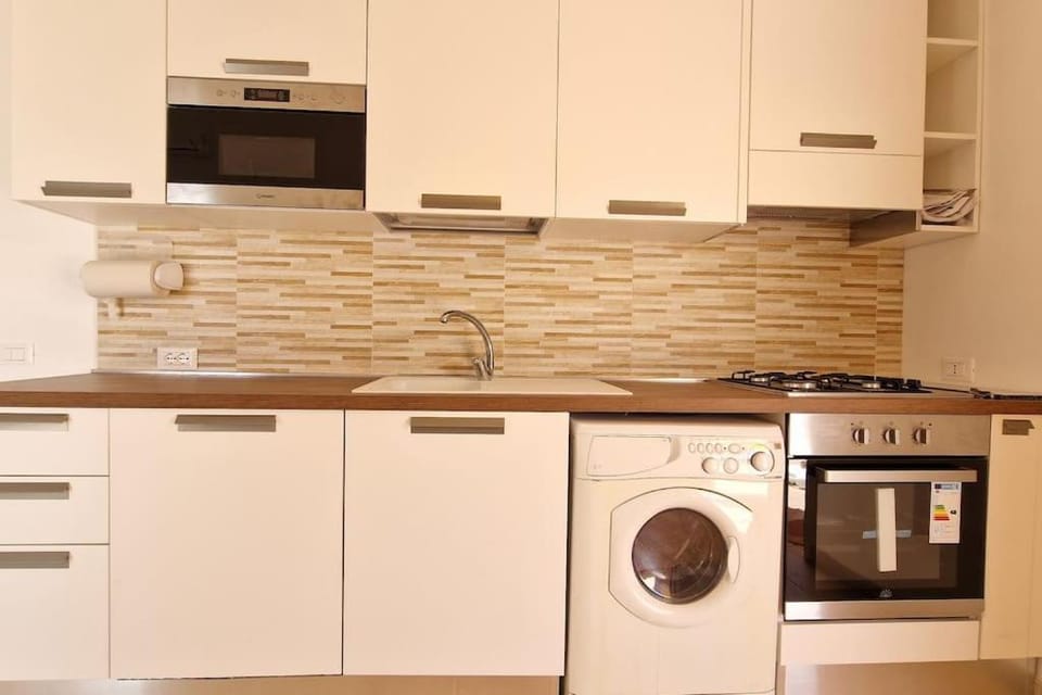 Kitchen or kitchenette, washing machine