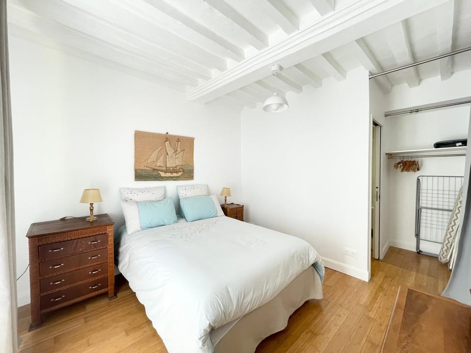 Bed, Photo of the whole room, Bedroom