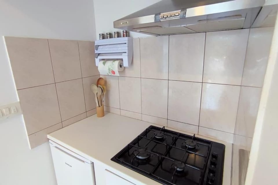 Kitchen or kitchenette, stove