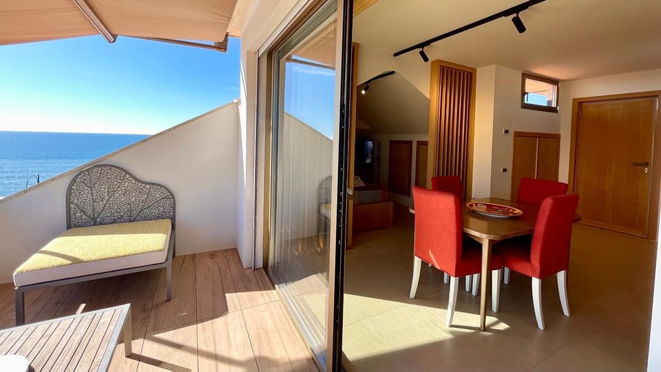 Spring, Natural landscape, Summer, View (from property/room), View (from property/room), Balcony/Terrace, Balcony/Terrace, Living room, Seating area, Landmark view, Landmark view, Sea view, Sea view, Seasons