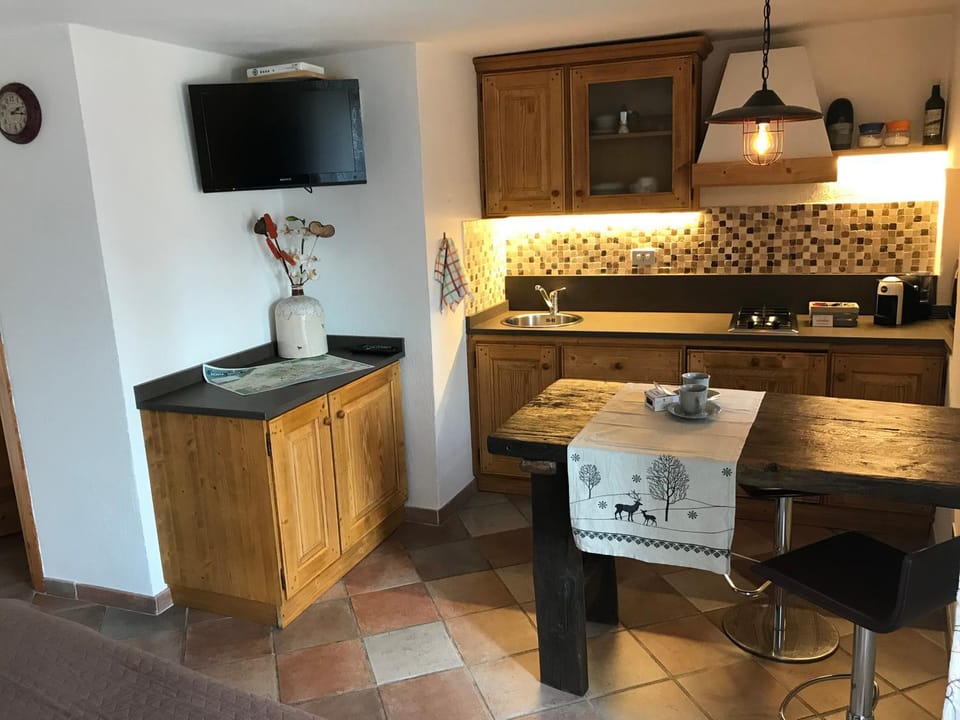 TV and multimedia, Kitchen or kitchenette, Dining area, pet friendly, stove