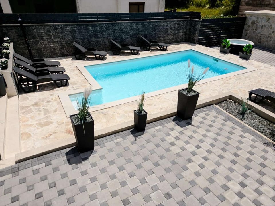 Pool view, Swimming pool
