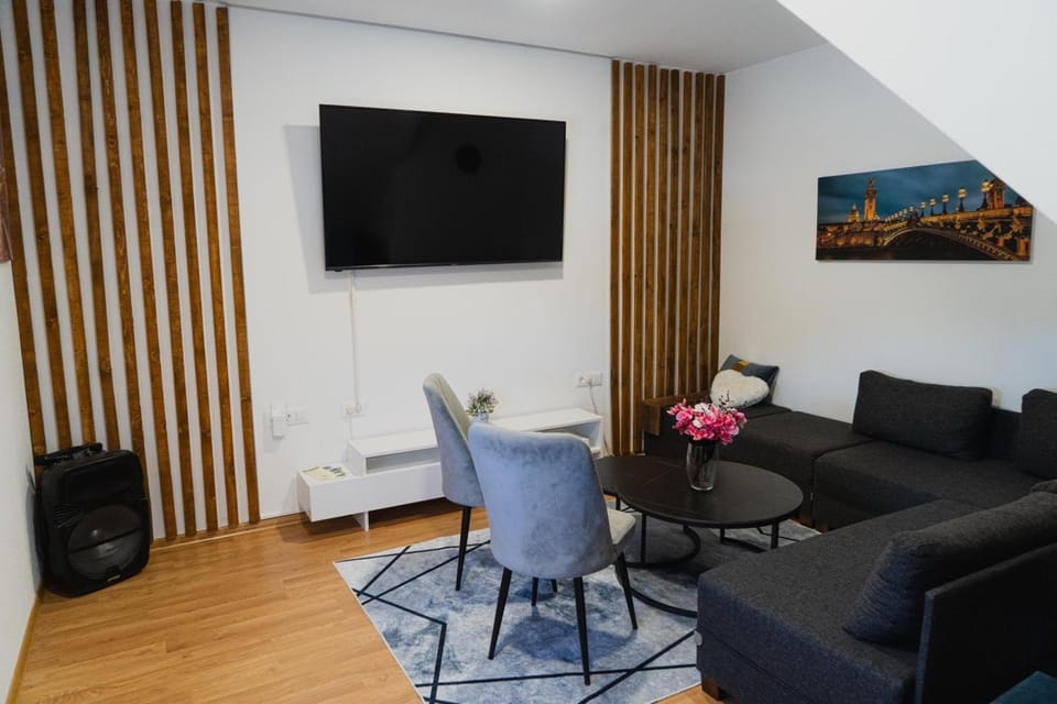 Communal lounge/ TV room, Living room