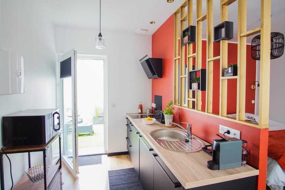 Kitchen or kitchenette