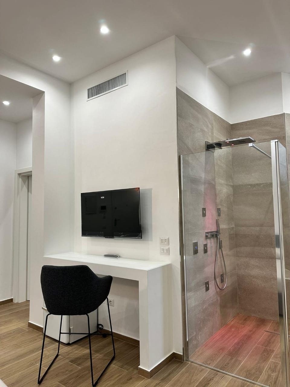 Shower, TV and multimedia