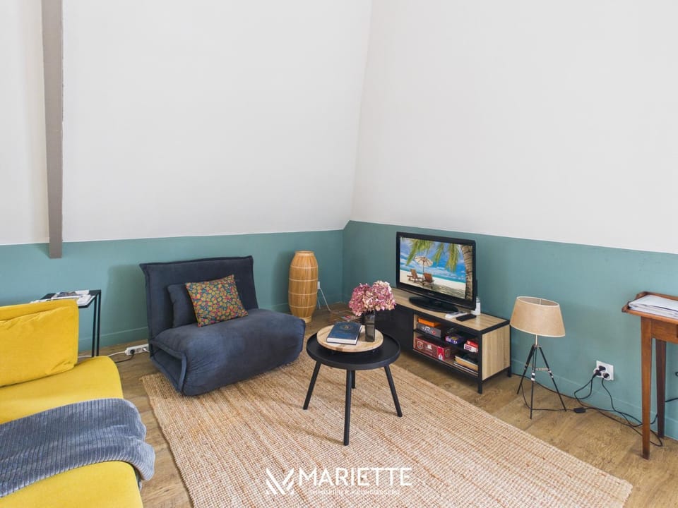 Communal lounge/ TV room, Living room