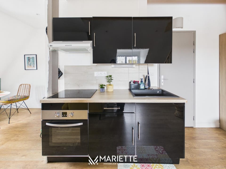 Kitchen or kitchenette