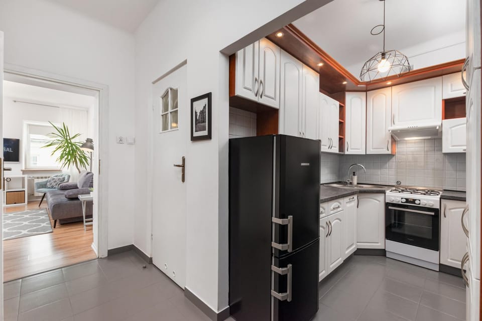 Kitchen or kitchenette, Dining area, dishwasher, stove