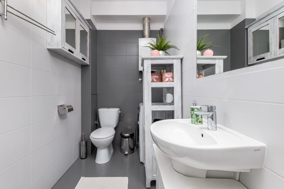Toilet, Bathroom, towels