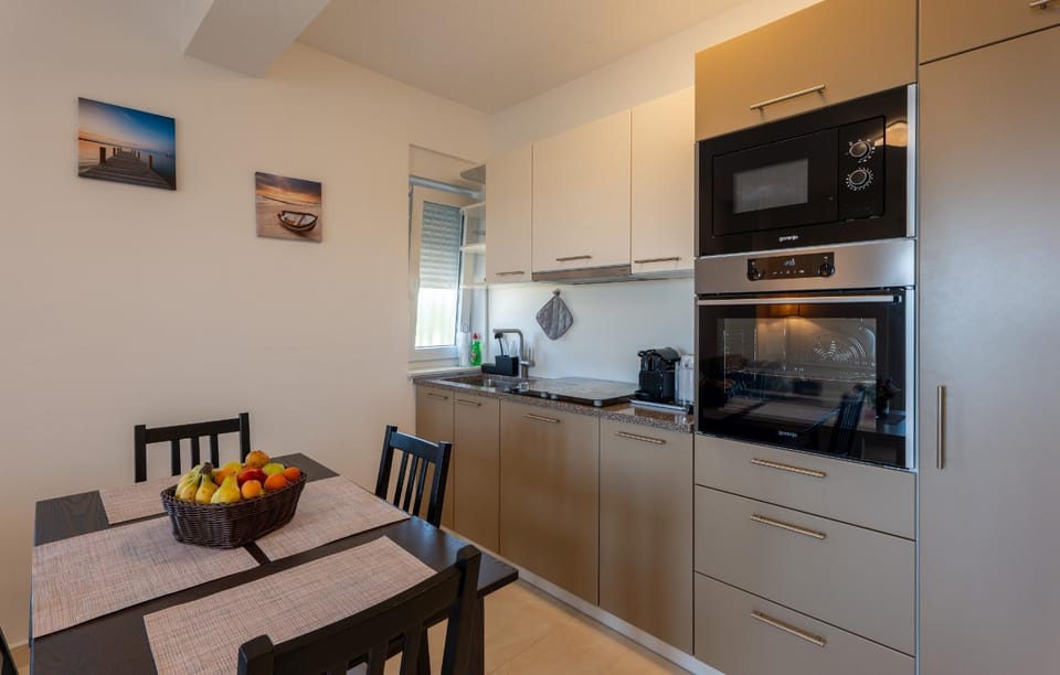 Mandre Sunset Apartment Laura - only for family Apartment in Novalja