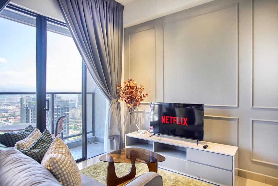 Communal lounge/ TV room, TV and multimedia, Living room, Seating area, Evening entertainment