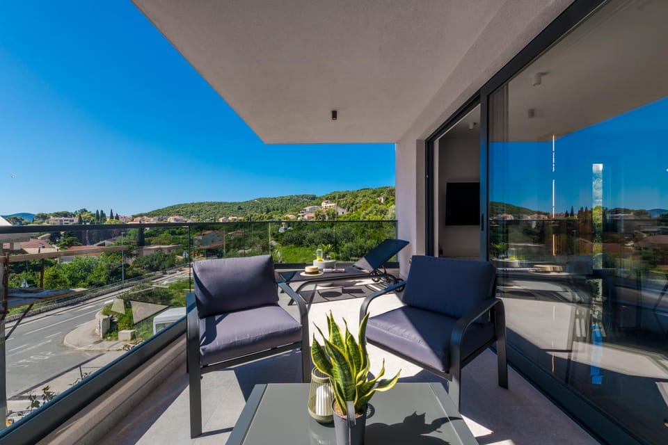 Day, Natural landscape, View (from property/room), Balcony/Terrace, Mountain view
