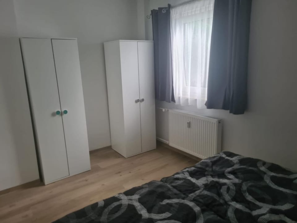 Bed, Photo of the whole room, wardrobe