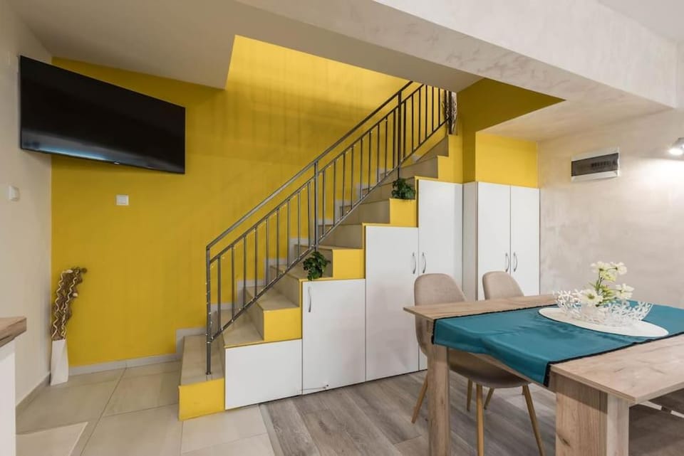 TV and multimedia, Dining area