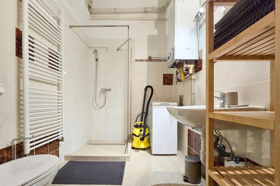 Shower, Toilet, Bathroom, washing machine