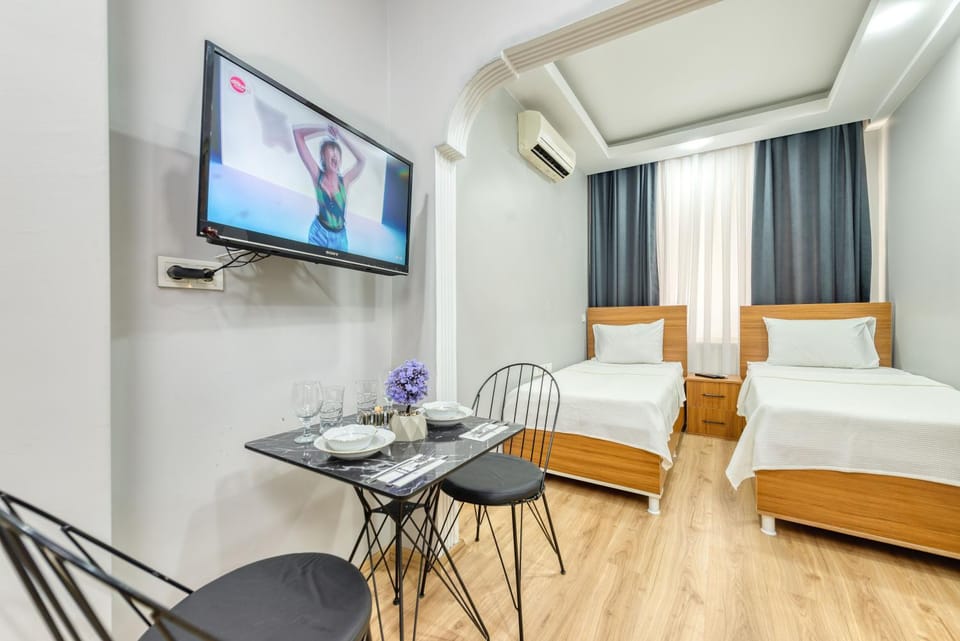 Bed, TV and multimedia, Living room, air conditioner