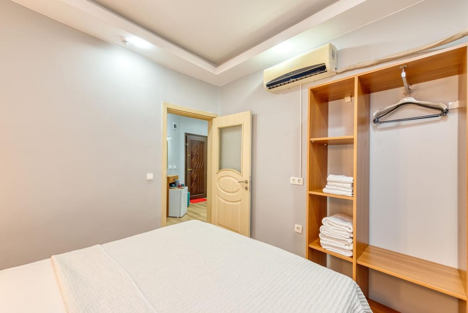 Bed, Bedroom, towels, wardrobe
