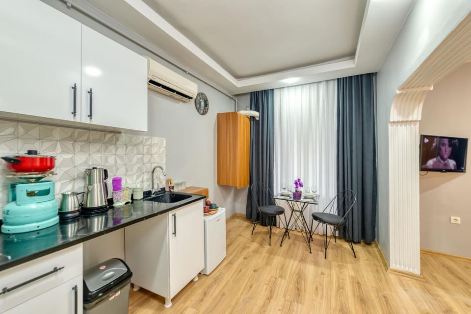 TV and multimedia, Coffee/tea facilities, Kitchen or kitchenette, Dining area, minibar, oven