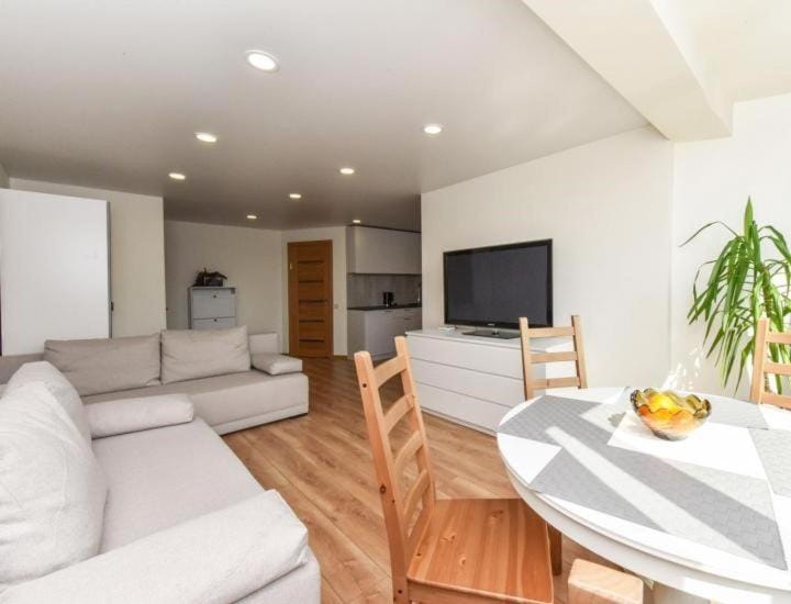 TV and multimedia, Seating area, Dining area