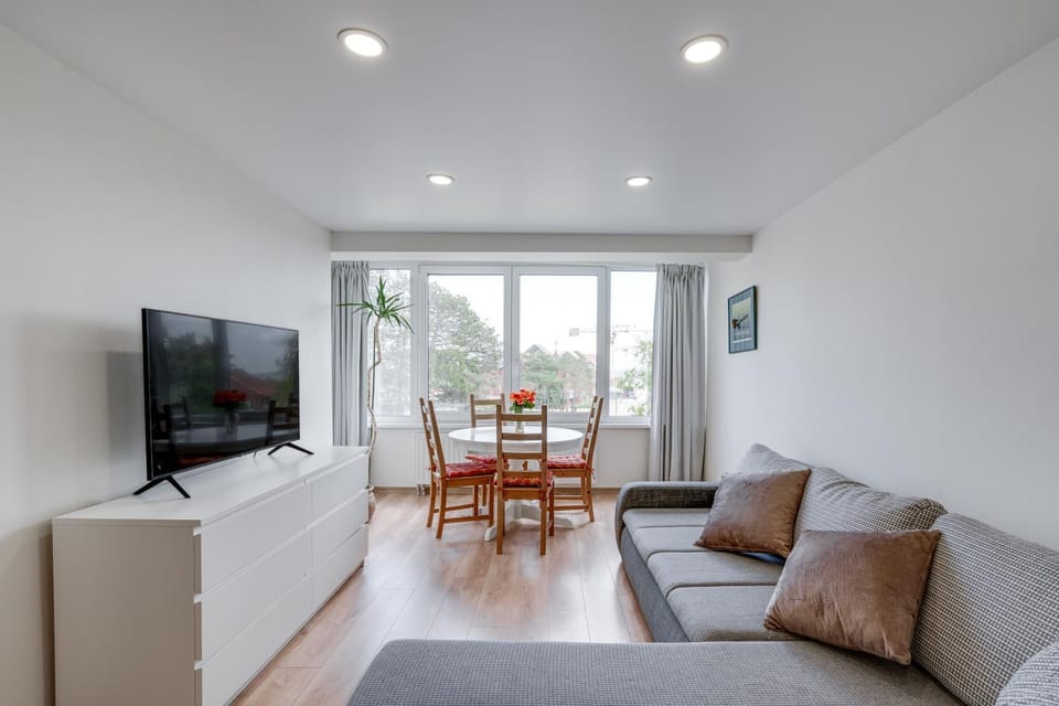 Communal lounge/ TV room, TV and multimedia, Living room, Seating area