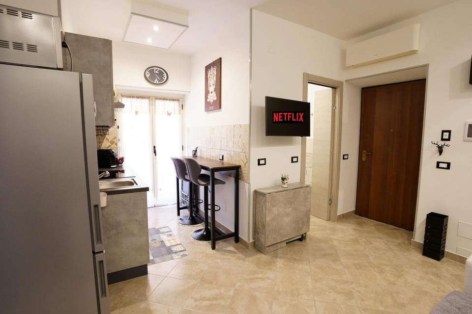 TV and multimedia, Kitchen or kitchenette, Dining area, air conditioner