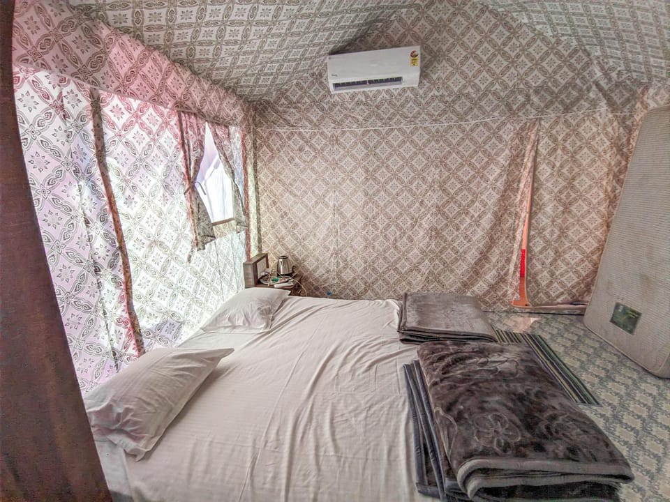 Bed, Bedroom, air conditioner