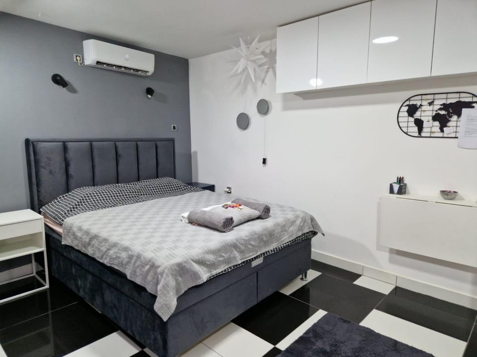 Bed, Photo of the whole room