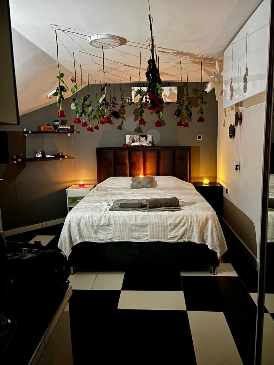 Bed, Photo of the whole room