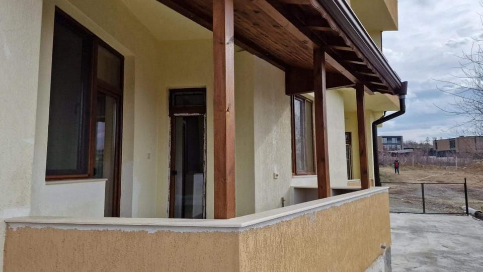 Property building, Day