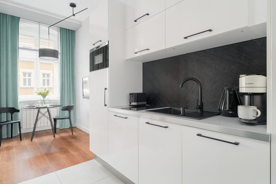 Coffee/tea facilities, Kitchen or kitchenette, Dining area, toaster