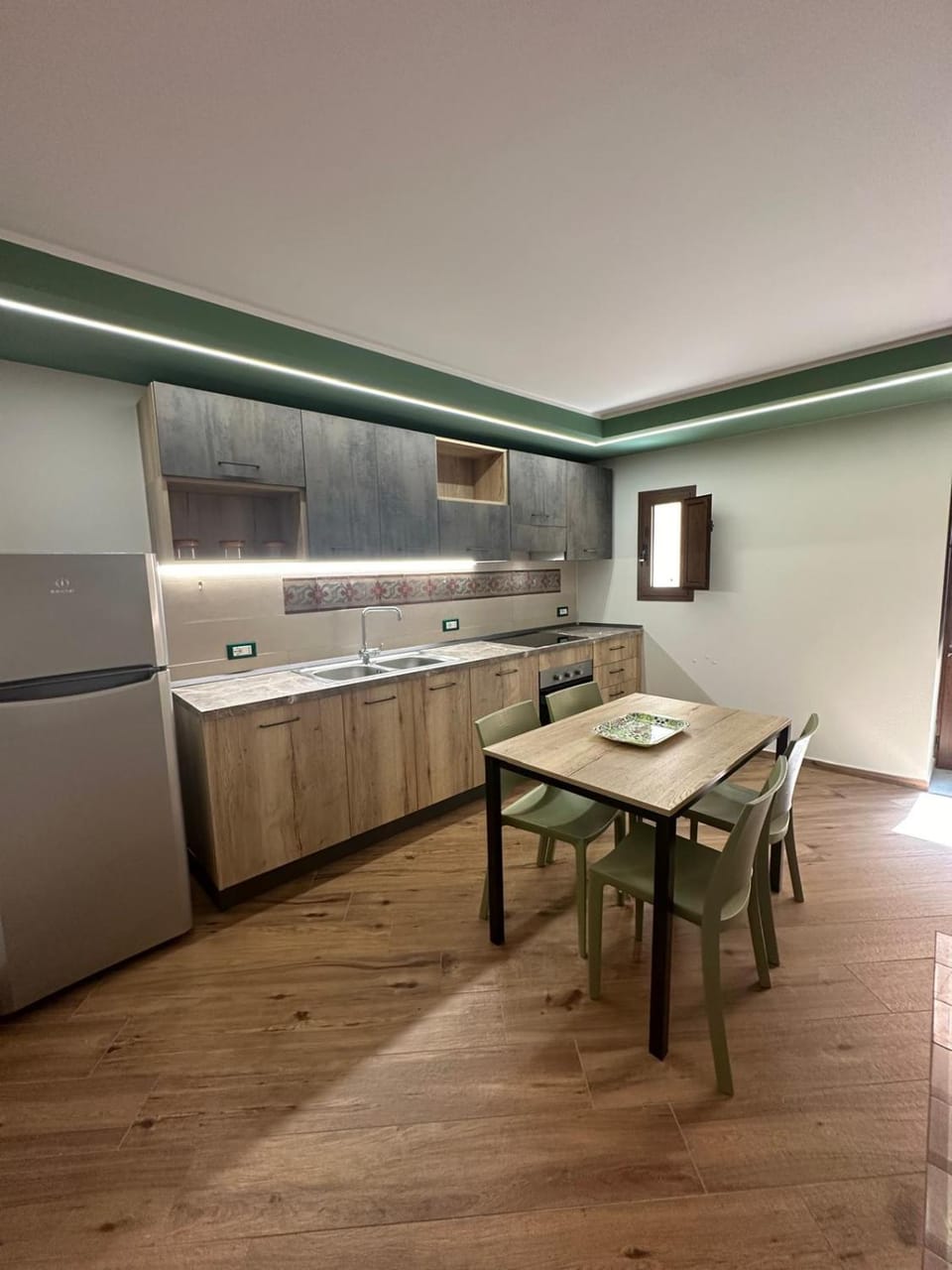Kitchen or kitchenette, Dining area, stove