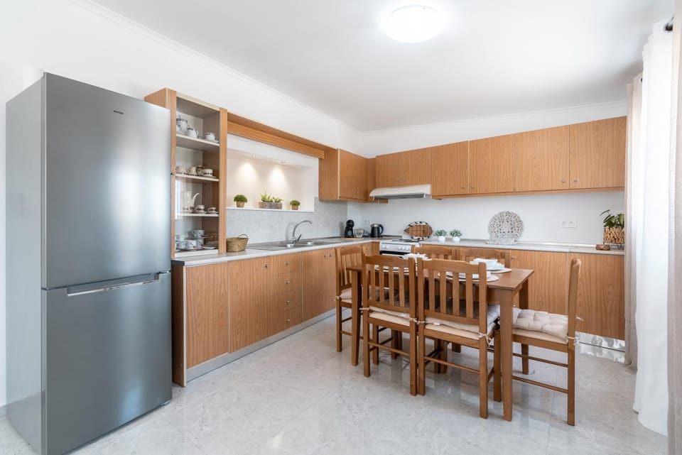 Property building, Kitchen or kitchenette, Living room