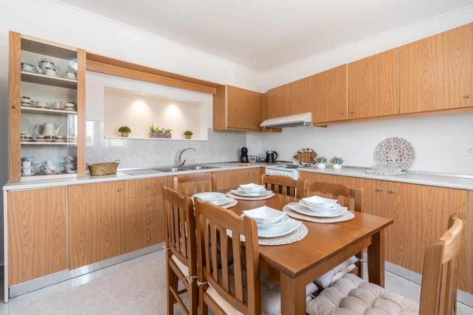 Property building, Kitchen or kitchenette, Living room