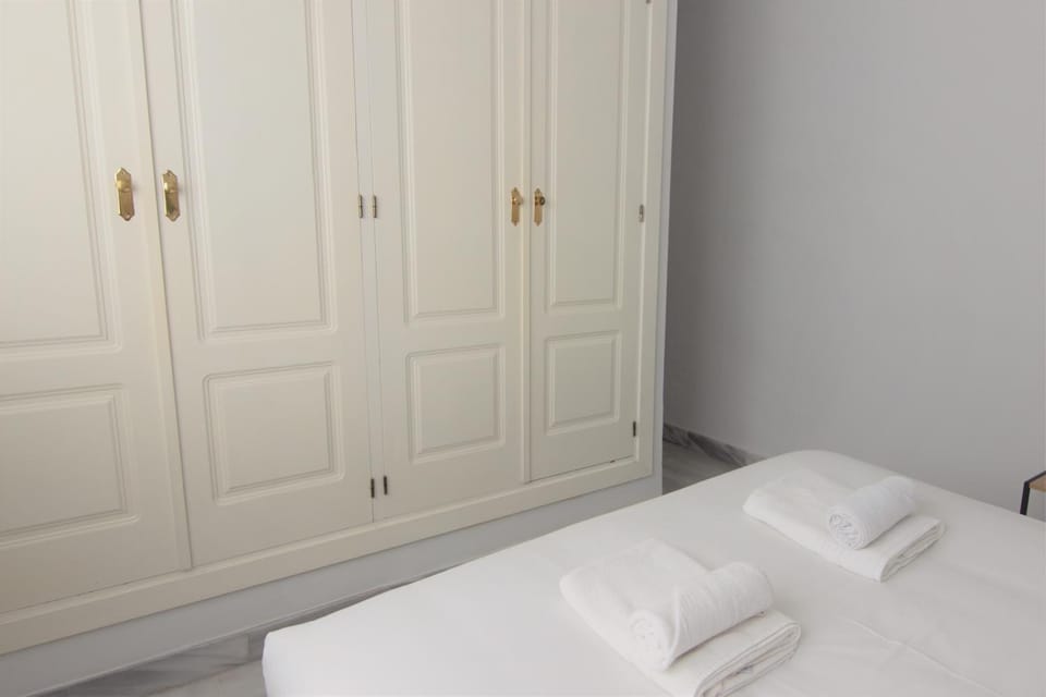 Bed, Bedroom, towels, wardrobe