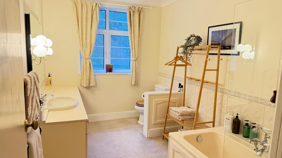Moorswater Lodge Country House with Wine Bar Bed and Breakfast in England