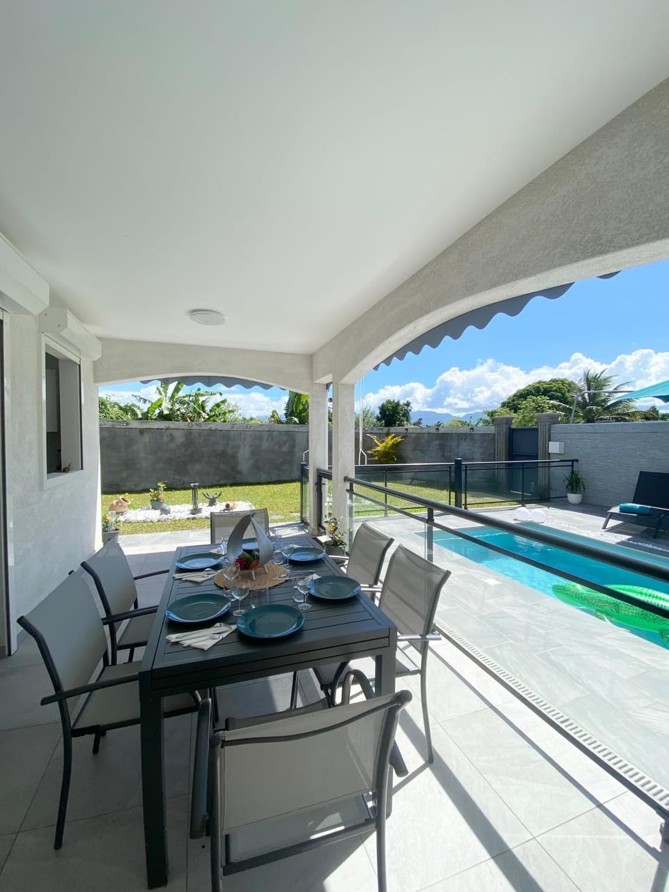 Dining area, Garden view, Pool view
