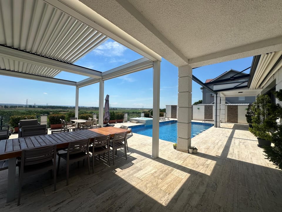 Dining area, Pool view, Swimming pool