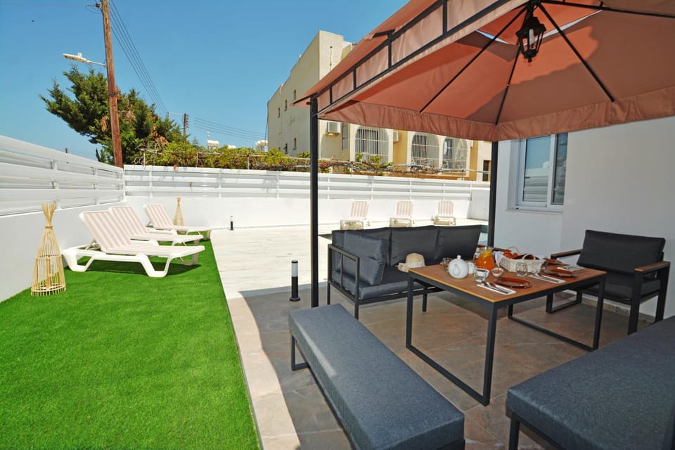 Seating area, Swimming pool