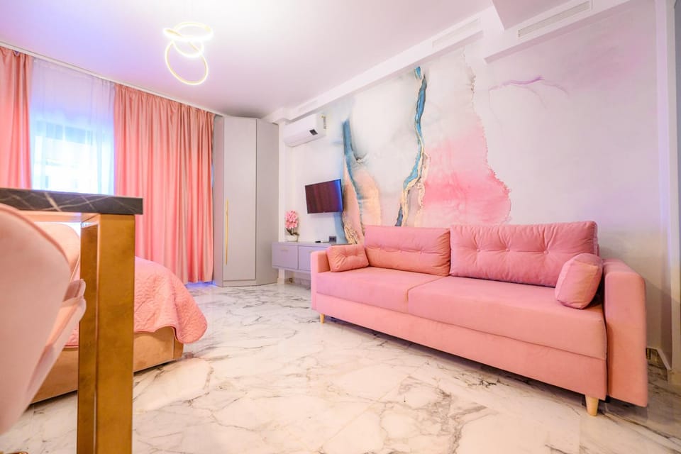 Foa Pink Studio Apartment in Constanta