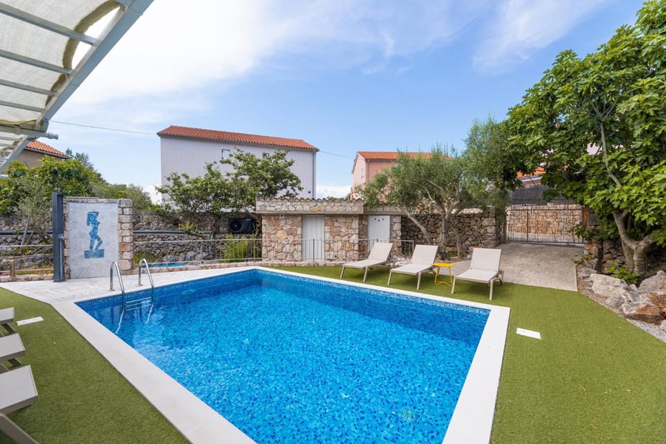 Pool view, Swimming pool