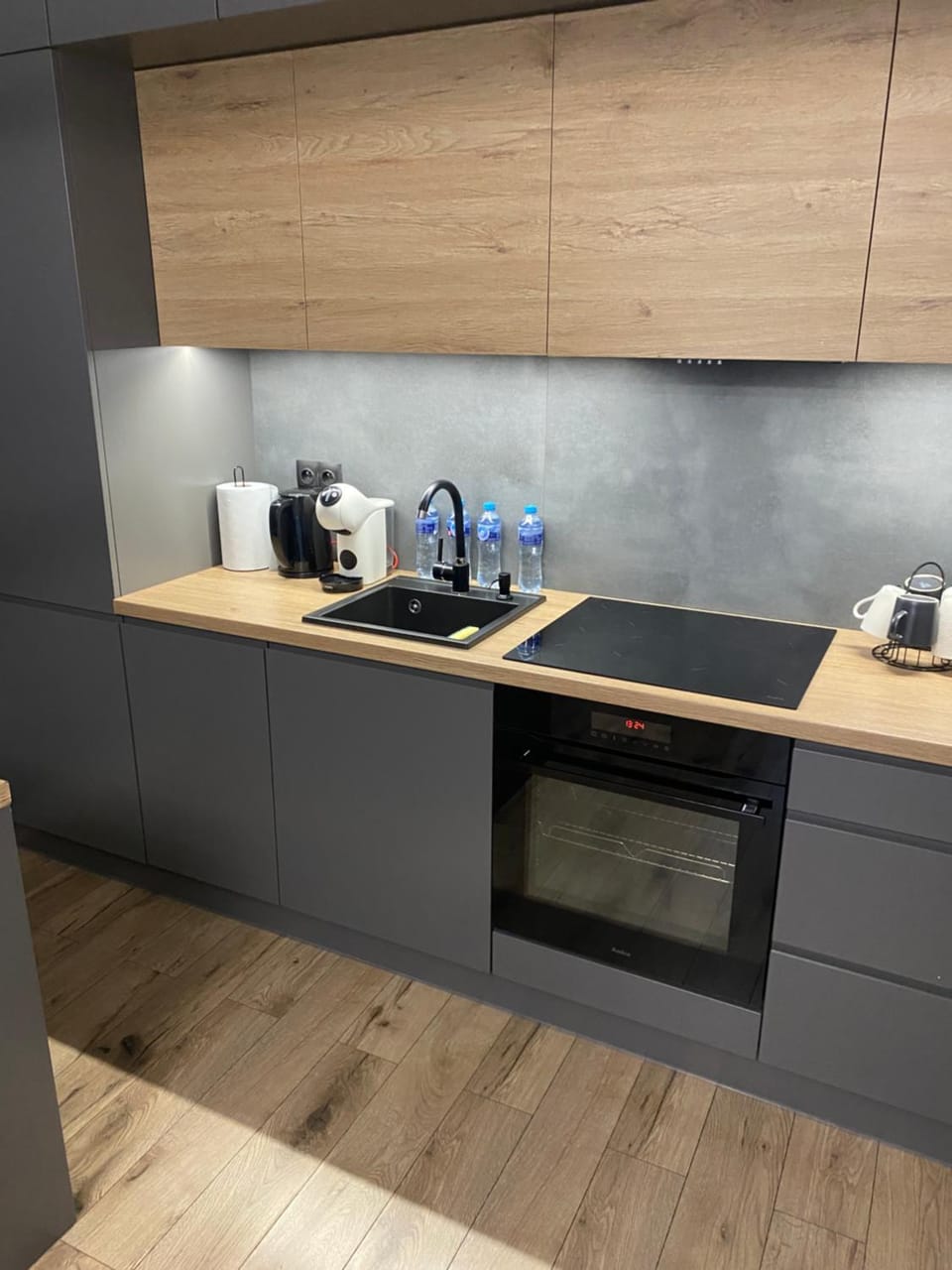 Coffee/tea facilities, Kitchen or kitchenette, minibar, stove