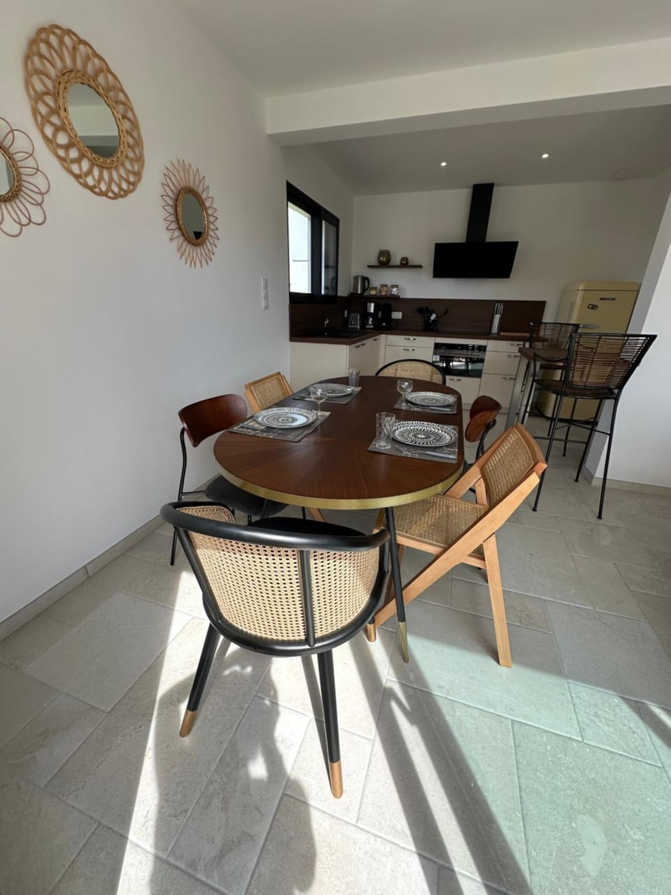 Seating area, Dining area