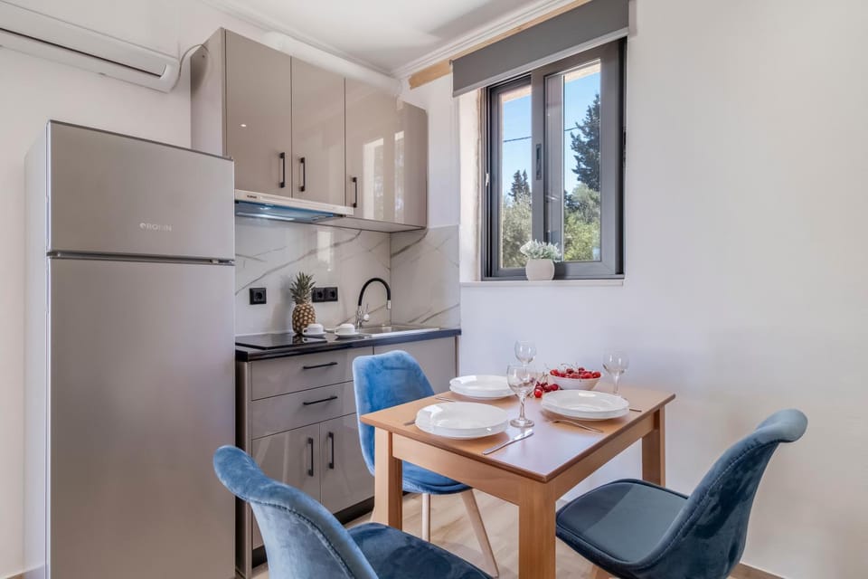 Property building, Kitchen or kitchenette, Living room